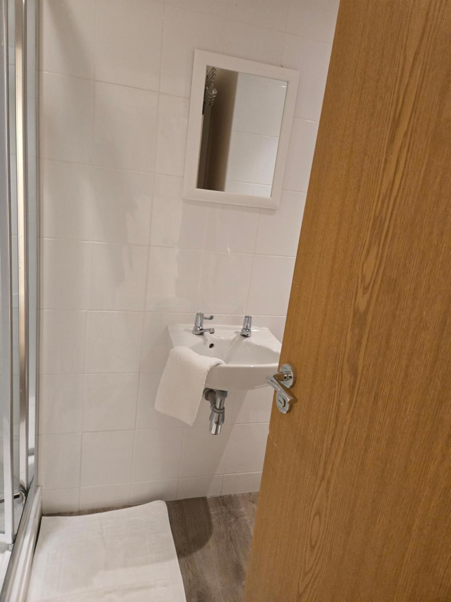 The Cosy Pod Studio - Short Stay In Salford Exterior foto